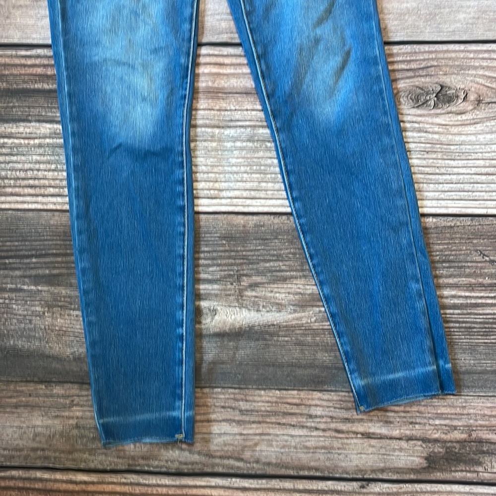 Old Navy Skinny Jeans - Picture 2 of 3